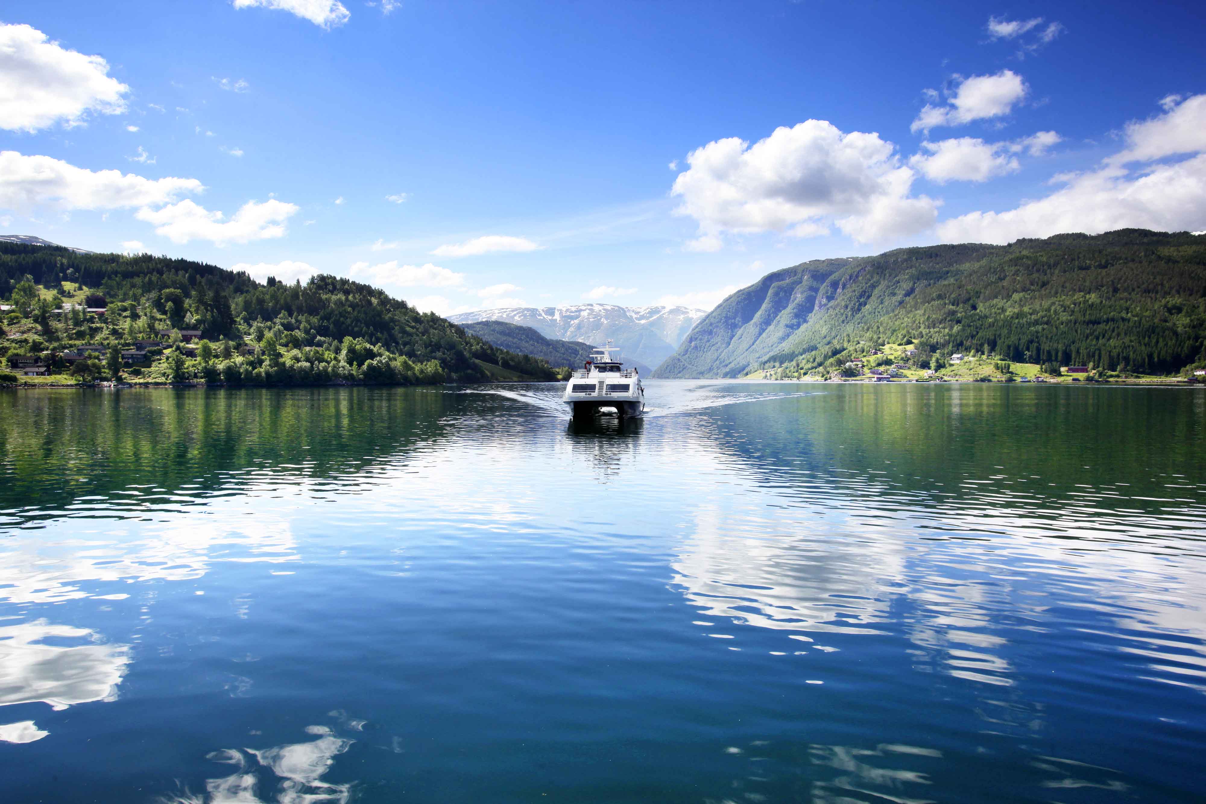 Hardangerfjord in a nutshell