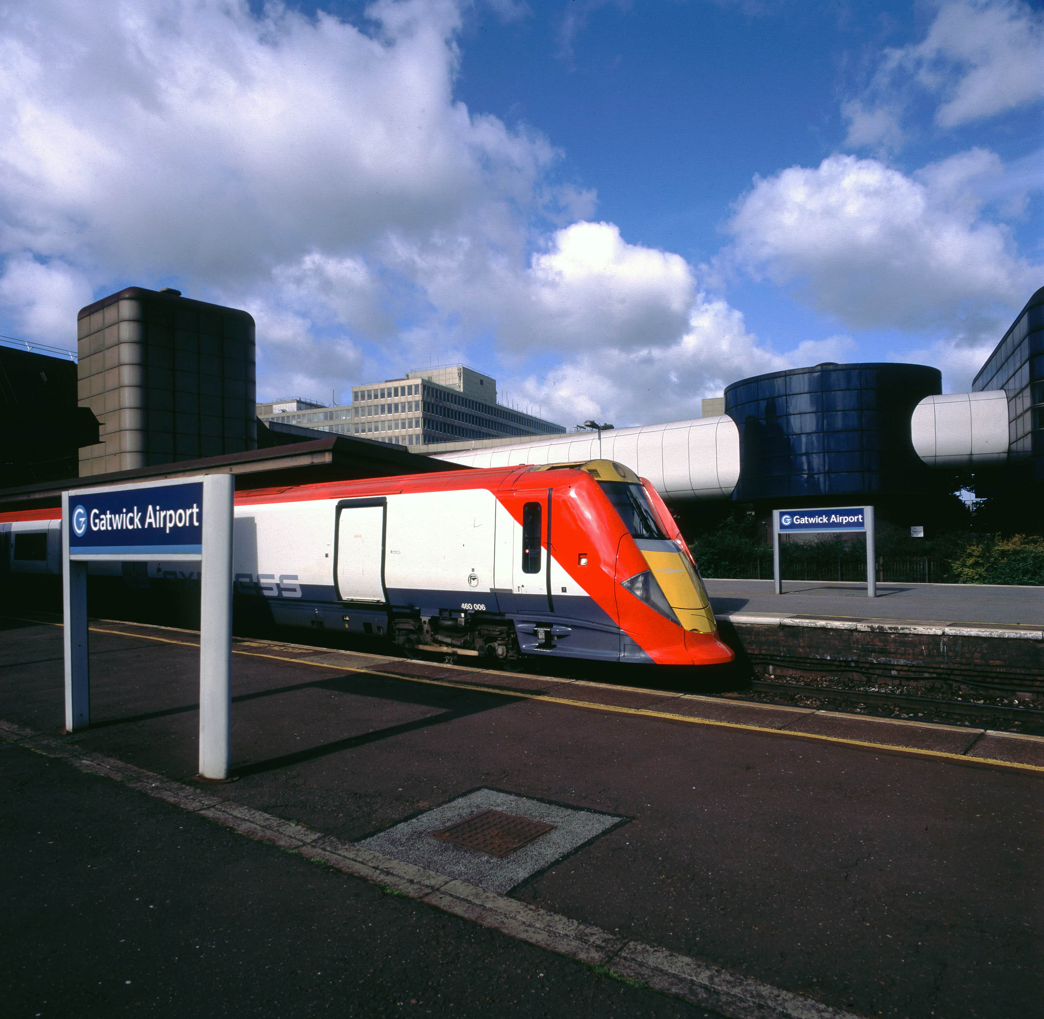 London to Gatwick Airport by train